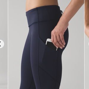 Lululemon EUC Size 4 Speed Tight V